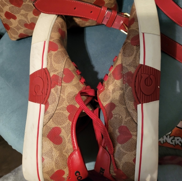 Coach Citisole coated C Heart Print 8.5 - Picture 6 of 8